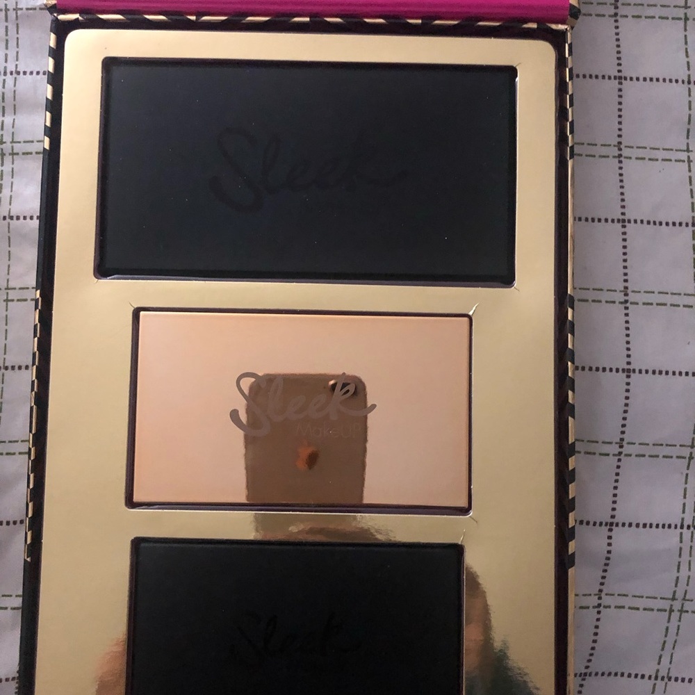 Make up - Picture 3 of 5